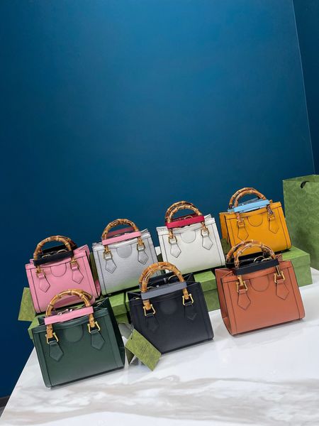 22ss designer miss's fashion evening bag alphabet classic brand beautiful lady bamboo bag reunion socialite clutch two size 27cm or 20c
22ss designer miss's fashion evening bag alphabet classic brand beautiful lady bamboo bag reunion socialite clutch two size 27cm or 20c