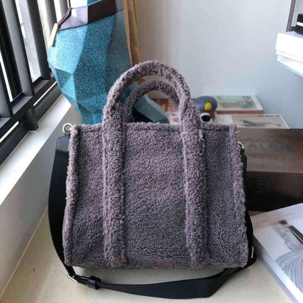 evening bags totes 2023 lambhair 5a quality designer handbag tote womens fashion bag all-match shopping bags shoulder plush handbags 32x26x1
evening bags totes 2023 lambhair 5a quality designer handbag tote womens fashion bag all-match shopping bags shoulder plush handbags 32x26x1
