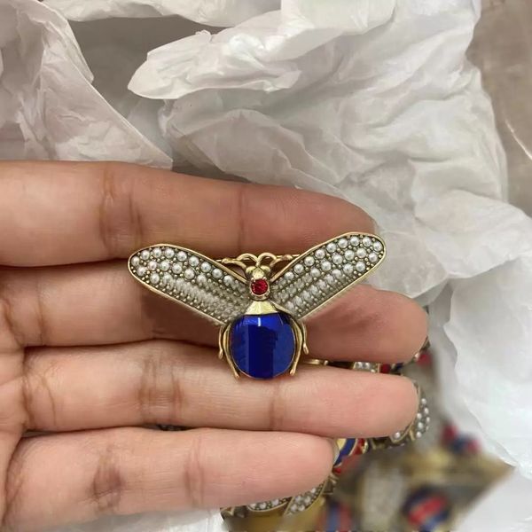 classic insect brooch luxury designer jewelry fashion pearl red gem pin broochs suit clothes ornaments party wedding with box, Gray
classic insect brooch luxury designer jewelry fashion pearl red gem pin broochs suit clothes ornaments party wedding with box, Gray