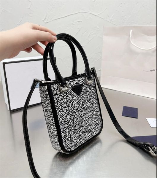 2022 fashion catwalk style tote bag luxurys designer ladies handbag large capacity handbags high-quality bags high-end single products all-m
2022 fashion catwalk style tote bag luxurys designer ladies handbag large capacity handbags high-quality bags high-end single products all-m