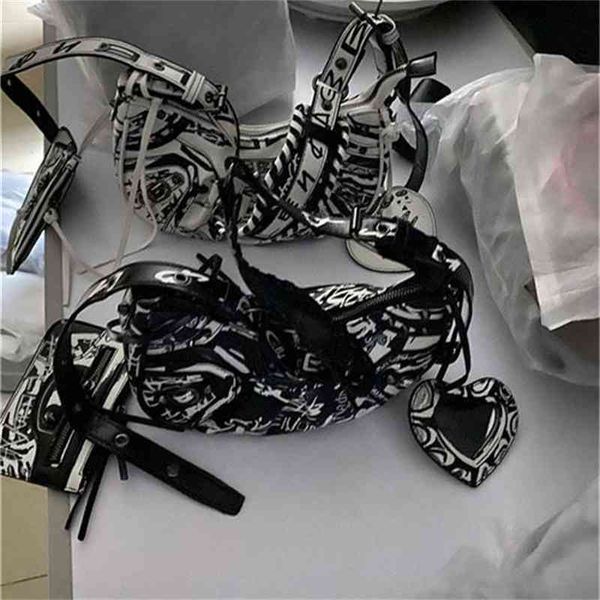 deaigner handbag balenciga bags 2022 autumn and winter locomotive crescent fold armpit portable oblique back single small red book grass pla
deaigner handbag balenciga bags 2022 autumn and winter locomotive crescent fold armpit portable oblique back single small red book grass pla