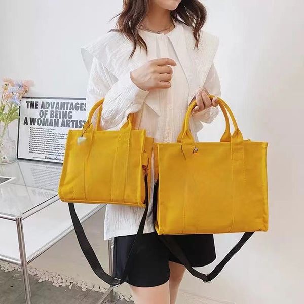 diagonal straddle hand canvas wallet new single shoulder small square bag simple leisure large capacity fashionable women's bag, Red;black
diagonal straddle hand canvas wallet new single shoulder small square bag simple leisure large capacity fashionable women's bag, Red;black