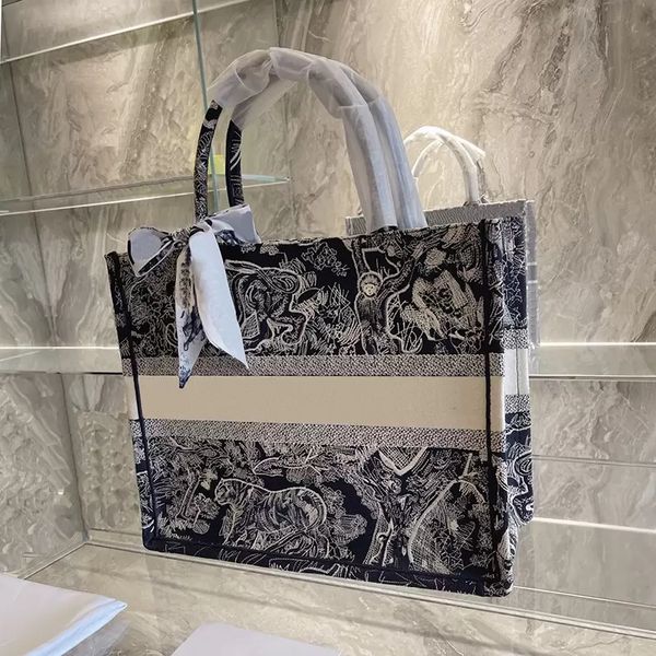 7a designers women shoulder tote bags woman fashion classic handbags embroidery limited edition handbag high capacity travel shopping bag pr, Black;red
7a designers women shoulder tote bags woman fashion classic handbags embroidery limited edition handbag high capacity travel shopping bag pr, Black;red