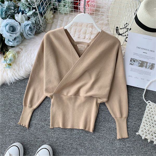 korean version big v-neck batshirt sweater women's waist is slim short knitwear bottomed shirt fashion autumn and winter, White;black
korean version big v-neck batshirt sweater women's waist is slim short knitwear bottomed shirt fashion autumn and winter, White;black