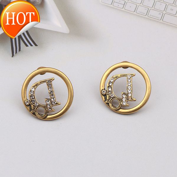 d1 2022 new letter diamond earrings female s925 sier needle fashion personalized versatile factory direct sale, Golden
d1 2022 new letter diamond earrings female s925 sier needle fashion personalized versatile factory direct sale, Golden