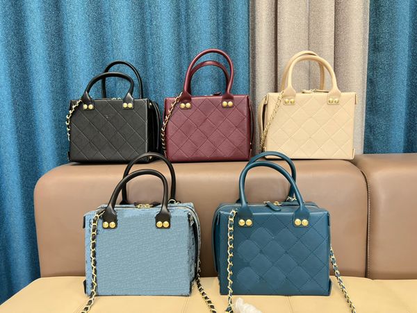 ly designer cosmetic bag women leather fashion handbag cosmetic box luxury large capacity portable ten font designers bag women's shoul
ly designer cosmetic bag women leather fashion handbag cosmetic box luxury large capacity portable ten font designers bag women's shoul
