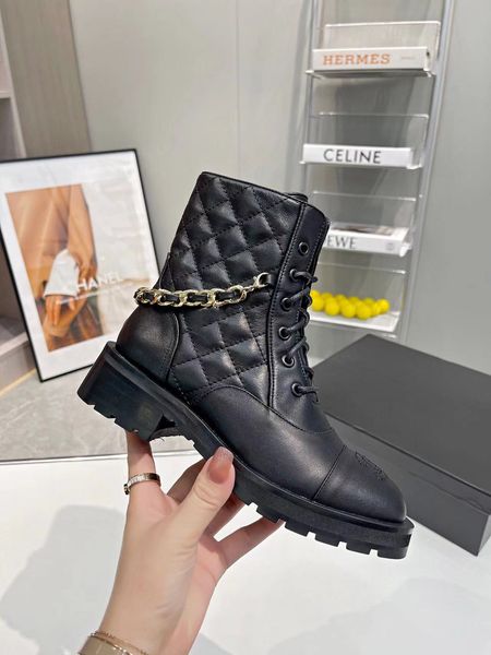 2022 new women chains boot leather chain decoration flat bottom retro rainboots waterproof, Black
2022 new women chains boot leather chain decoration flat bottom retro rainboots waterproof, Black