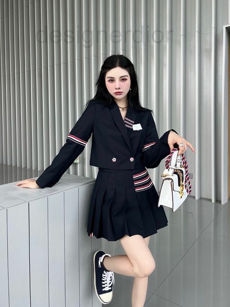 women's tracksuits designer tb 2022 early autumn new suit. short coat high waist pleated skirt super age reducing effect, Gray
women's tracksuits designer tb 2022 early autumn new suit. short coat high waist pleated skirt super age reducing effect, Gray