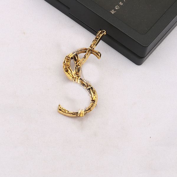 luxury women men designer brand letter brooches 18k gold plated inlay crystal rhinestone jewelry brooch metal pearl pin marry christmas part, Gray
luxury women men designer brand letter brooches 18k gold plated inlay crystal rhinestone jewelry brooch metal pearl pin marry christmas part, Gray
