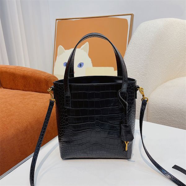 2022 black alligator tote bag leather waterproof shopping bag fashion designer shoulder handbag women's purse bags
2022 black alligator tote bag leather waterproof shopping bag fashion designer shoulder handbag women's purse bags