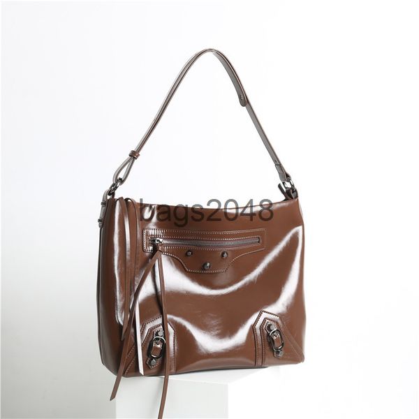 evening bags leather and cowhide bag new high-grade rivet locomotive in autumn and winter 2022 large capacity single shoulder underarm handb
evening bags leather and cowhide bag new high-grade rivet locomotive in autumn and winter 2022 large capacity single shoulder underarm handb