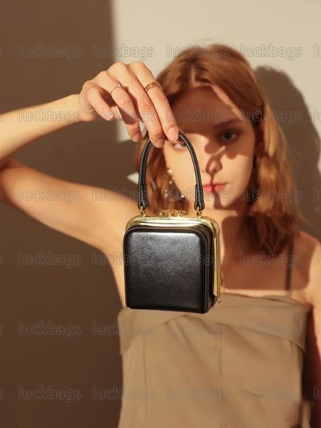 small box cuir bag triomphe canvas calfskin crossbody sliding lid shoulder bags adjustable strap handbags trendy tote pouch wallets
small box cuir bag triomphe canvas calfskin crossbody sliding lid shoulder bags adjustable strap handbags trendy tote pouch wallets