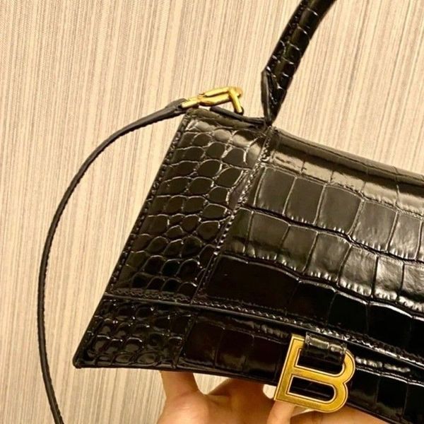deaigner handbag balenciga bags leather hourglass women's crocodile pattern 2022 summer premium niche single shoulder messenger shoulde
deaigner handbag balenciga bags leather hourglass women's crocodile pattern 2022 summer premium niche single shoulder messenger shoulde