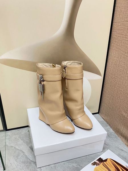 the new fall/winter 2022 shark boots asymmetrical gold and silver band collar wedge heel leather fashion, Black
the new fall/winter 2022 shark boots asymmetrical gold and silver band collar wedge heel leather fashion, Black