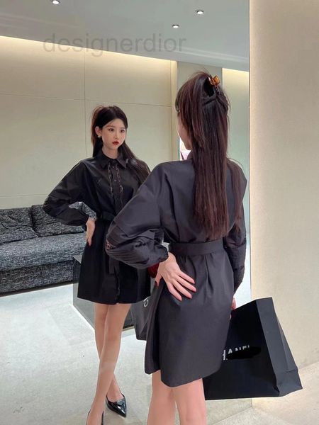 casual dresses designer pj / 22fw early autumn series lace splicing long sleeve shirt dress classic triangle logo on the chest 3ksr, Black;gray
casual dresses designer pj / 22fw early autumn series lace splicing long sleeve shirt dress classic triangle logo on the chest 3ksr, Black;gray