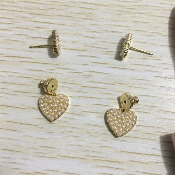 luxury designer love heart dangle stud earrings fashion gold letter earring eardrop for women lady party wedding jewelry gift with box2192, Golden;silver
luxury designer love heart dangle stud earrings fashion gold letter earring eardrop for women lady party wedding jewelry gift with box2192, Golden;silver