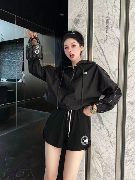 women's tracksuits designer aw22 spring and summer new ribbon letter hooded sunscreen double splicing neckline zipper design pleated th, Gray
women's tracksuits designer aw22 spring and summer new ribbon letter hooded sunscreen double splicing neckline zipper design pleated th, Gray