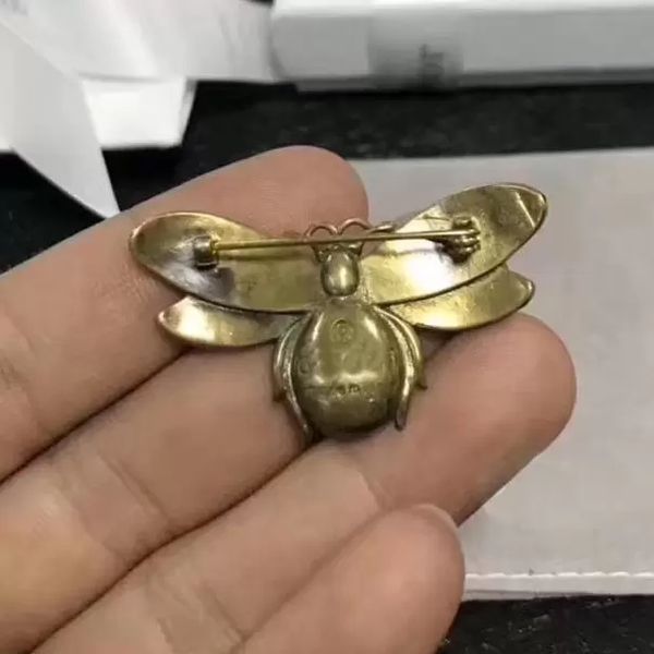 classic insect brooch luxury jewelry fashion pearl red gem pin broochs designer suit clothes ornaments party wedding with box, Gray
classic insect brooch luxury jewelry fashion pearl red gem pin broochs designer suit clothes ornaments party wedding with box, Gray