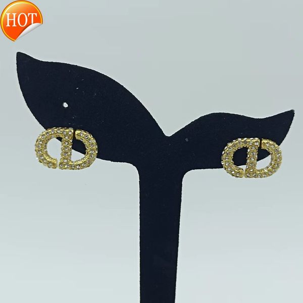 d family di earrings new letter female cd of diamond letters brass high version earrings factory direct sale, Golden 
d family di earrings new letter female cd of diamond letters brass high version earrings factory direct sale, Golden