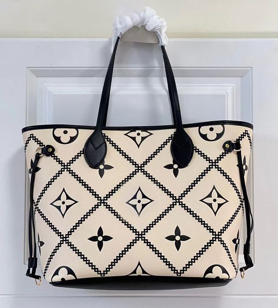 handbag pattern structure bag crossbody one shoulder designer handheld ladies large horsebit wallet luxury fashion trend noble white flower
handbag pattern structure bag crossbody one shoulder designer handheld ladies large horsebit wallet luxury fashion trend noble white flower