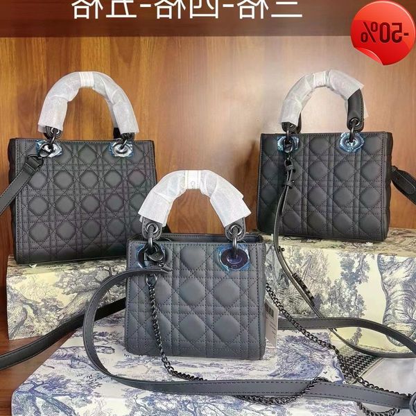 designer bags hand fashion hand single shoulder msenger bag embroidery women's lingge chain diana bag factory direct sale purses ladies
designer bags hand fashion hand single shoulder msenger bag embroidery women's lingge chain diana bag factory direct sale purses ladies