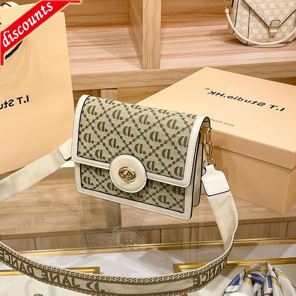 designer bags hong kong leather niche design small square women's single shoulder crossbody fashion underarm 2022 new wide belt
designer bags hong kong leather niche design small square women's single shoulder crossbody fashion underarm 2022 new wide belt