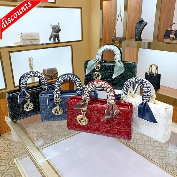 designer bags 2022 new women's versatile silk scarf handbag high-grade lingge lacquer leather princess single shoulder messenger
designer bags 2022 new women's versatile silk scarf handbag high-grade lingge lacquer leather princess single shoulder messenger