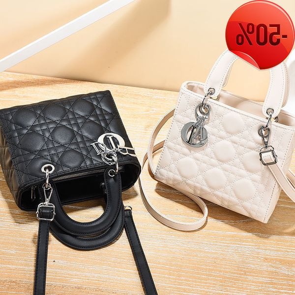 designer bag 2022 new spring and summer fashion leisure versatile msenger women's lingge simple portable shoulder bag factory direct sa
designer bag 2022 new spring and summer fashion leisure versatile msenger women's lingge simple portable shoulder bag factory direct sa