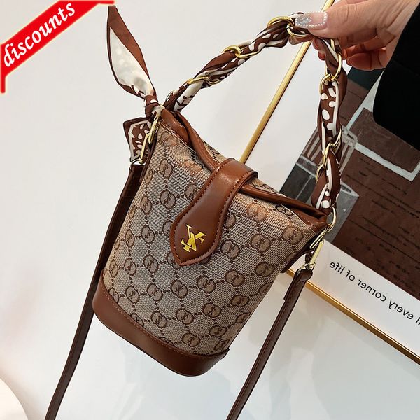 designer bags korean female 2022 new letter fashion bucket silk scarf chain handbag single shoulder diagonal evening clutches luxury handbag
designer bags korean female 2022 new letter fashion bucket silk scarf chain handbag single shoulder diagonal evening clutches luxury handbag