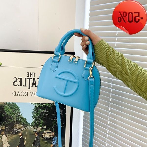 designer 2022 new simple msenger foreign trade women's embossed large capacity portable shoulder bag factory goods fashion factory dire
designer 2022 new simple msenger foreign trade women's embossed large capacity portable shoulder bag factory goods fashion factory dire
