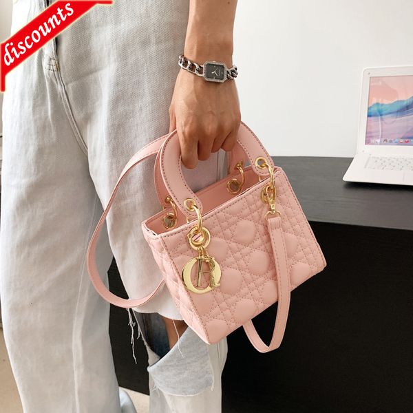 designer bags female 2022 new princess of wales classic high-value temperament versatile handbag exquisite diamond lattice embroidered wire
designer bags female 2022 new princess of wales classic high-value temperament versatile handbag exquisite diamond lattice embroidered wire