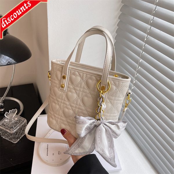 designer bags foreign style small women's 2022 new summer fashion versatile one shoulder diagonal portable bucket
designer bags foreign style small women's 2022 new summer fashion versatile one shoulder diagonal portable bucket