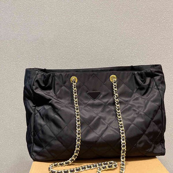 the tote bag designer totes bags classic chain handbags nylon travel shopping bags casual shoulder purses solid color 220907
the tote bag designer totes bags classic chain handbags nylon travel shopping bags casual shoulder purses solid color 220907