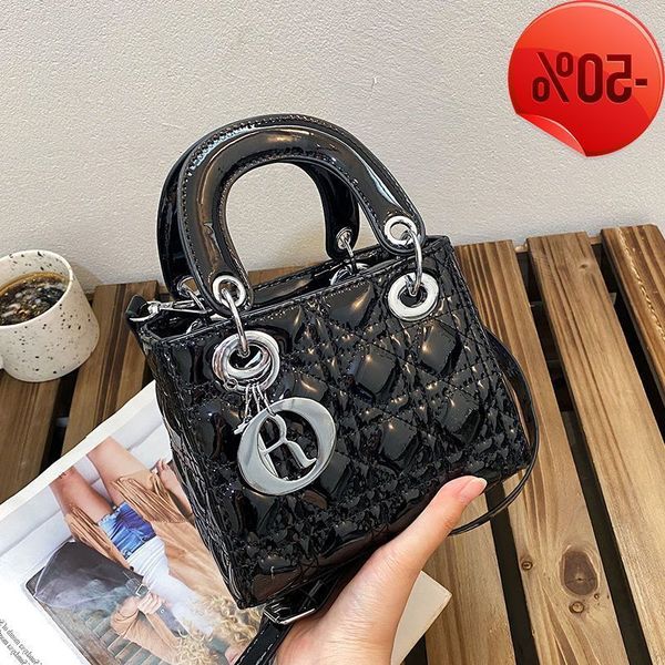 designer star 2022 new embroidered princs diana bright face foreign style women's bag msenger square bag portable mini small fragrance
designer star 2022 new embroidered princs diana bright face foreign style women's bag msenger square bag portable mini small fragrance