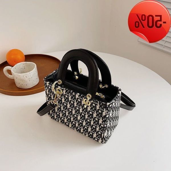designer new autumn princs diana new high-grade msenger fashion one shoulder hand women's bag factory direct sale
designer new autumn princs diana new high-grade msenger fashion one shoulder hand women's bag factory direct sale