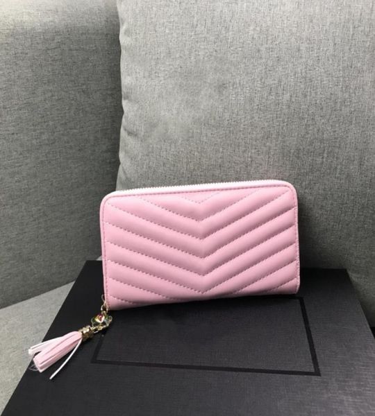 2022 woman wallets fashion women card holders purse classic wallet multifunction multicard letter pattern hand bag, Red;black
2022 woman wallets fashion women card holders purse classic wallet multifunction multicard letter pattern hand bag, Red;black