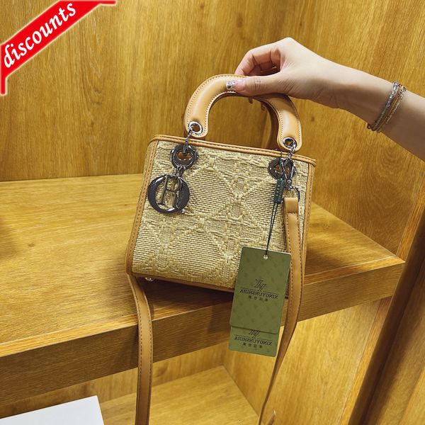 designer bags this year's popular women's 2022 new trend versatile niche design single shoulder portable diagonal straddle
designer bags this year's popular women's 2022 new trend versatile niche design single shoulder portable diagonal straddle