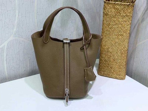 new realfine888 3a picotin lock bags 18cm 22cm togo taurillon grainy leather totes handbags with dust bag rak her
new realfine888 3a picotin lock bags 18cm 22cm togo taurillon grainy leather totes handbags with dust bag rak her