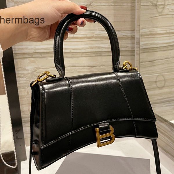 italy balencaigass bags bag brand shoulder portable designer style 2022 leather advanced hourglass light luxury letter autumn winter foreign
italy balencaigass bags bag brand shoulder portable designer style 2022 leather advanced hourglass light luxury letter autumn winter foreign