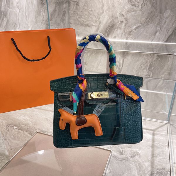 women 2021 handbags designer shoulder crossbody bag golden hardware handbag fashion lady crocodile pattern purses with pony and silk scarf
women 2021 handbags designer shoulder crossbody bag golden hardware handbag fashion lady crocodile pattern purses with pony and silk scarf
