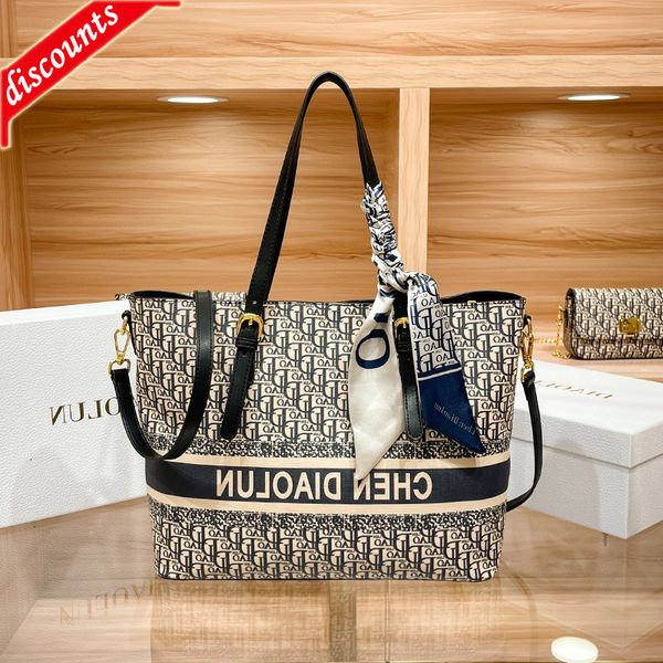 designer bags hong kong brand embroidery tote women's 2022 new fashion leather underarm large capacity shoulder
designer bags hong kong brand embroidery tote women's 2022 new fashion leather underarm large capacity shoulder