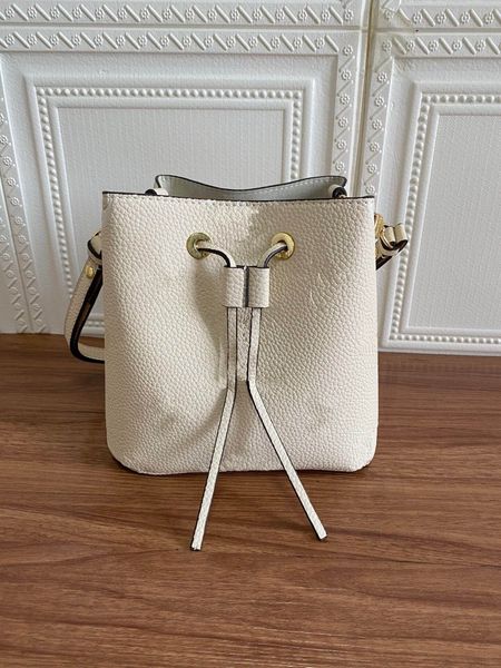 luxurys designers neonoe bb bucket handbags fashion women bags old flower purses women tote brand letter genuine leather shoulder
luxurys designers neonoe bb bucket handbags fashion women bags old flower purses women tote brand letter genuine leather shoulder