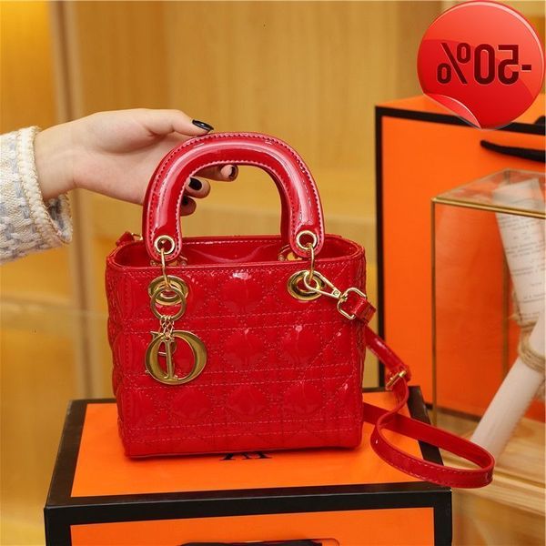 designer 2022 new small msenger diana fashionable and versatile popular wedding bright leather handbag factory direct sale
designer 2022 new small msenger diana fashionable and versatile popular wedding bright leather handbag factory direct sale
