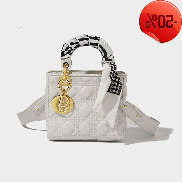 designer bag female french high appearance 2022 classic lingge diana bag fashion single shoulder diagonal straddle handbag factory direct sa
designer bag female french high appearance 2022 classic lingge diana bag fashion single shoulder diagonal straddle handbag factory direct sa