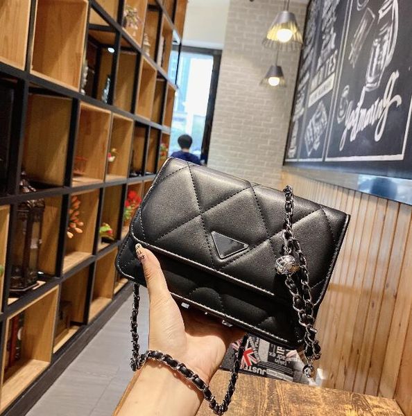 kafuu embroidery thread diamond small bag women's new texture chain messenger bag korean fashion style one-shoulder small square bags
kafuu embroidery thread diamond small bag women's new texture chain messenger bag korean fashion style one-shoulder small square bags