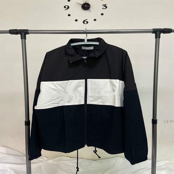 2020 spring new mens jacket fashion trend loose cotton fabric windproof hit color stitching m--xl men's and womens same coat2510, Black;brown
2020 spring new mens jacket fashion trend loose cotton fabric windproof hit color stitching m--xl men's and womens same coat2510, Black;brown