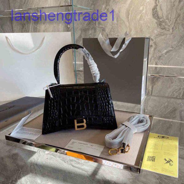 christian european and american crocodile pattern cowhide net red cute patent leather hand messenger hourglass bag paris
christian european and american crocodile pattern cowhide net red cute patent leather hand messenger hourglass bag paris