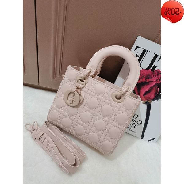 designer 2022 new embroidered line diana pu matte spray painted hardware portable one shoulder msenger bag women's fashion factory dire
designer 2022 new embroidered line diana pu matte spray painted hardware portable one shoulder msenger bag women's fashion factory dire