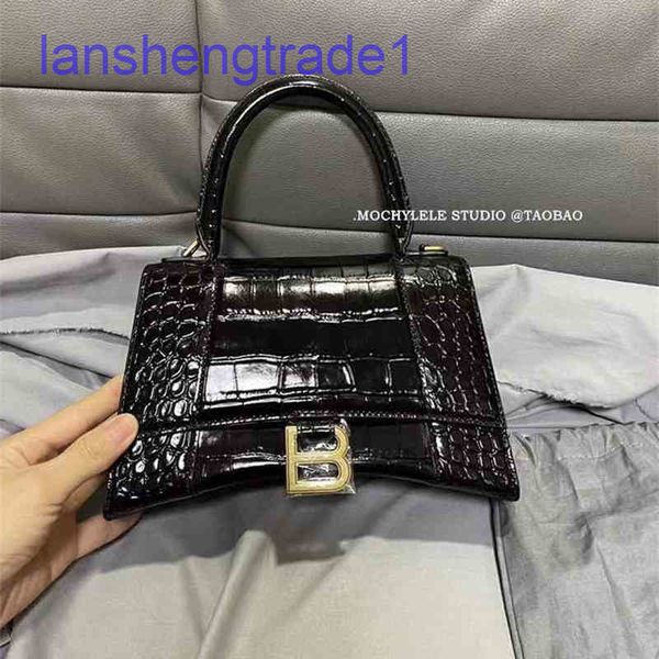 evening s paris designer handags hourglass crocodile high version star same high-grade leather handag family single messenger shoulder
evening s paris designer handags hourglass crocodile high version star same high-grade leather handag family single messenger shoulder
