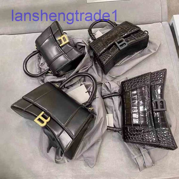 2022 early balenciga autumn b family high version mini women's crocodiless hourglass leather one shoulder diagonal
2022 early balenciga autumn b family high version mini women's crocodiless hourglass leather one shoulder diagonal